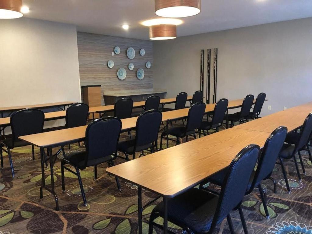 Holiday Inn Express Munising-Lakeview Hotel By Ihg Εξωτερικό φωτογραφία