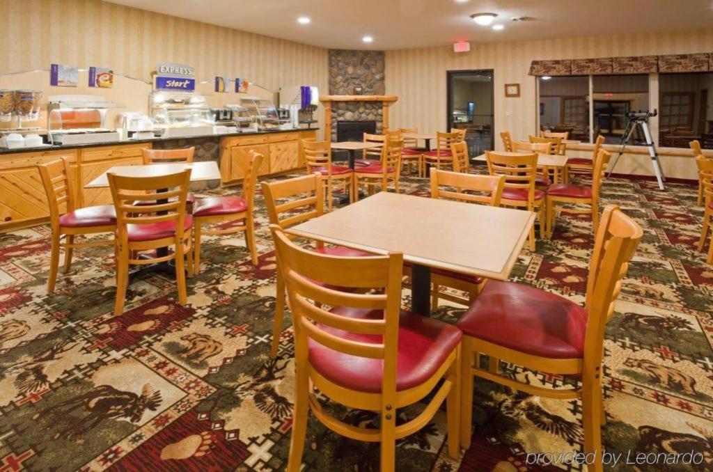 Holiday Inn Express Munising-Lakeview Hotel By Ihg Εξωτερικό φωτογραφία