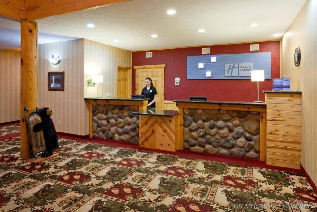 Holiday Inn Express Munising-Lakeview Hotel By Ihg Εξωτερικό φωτογραφία